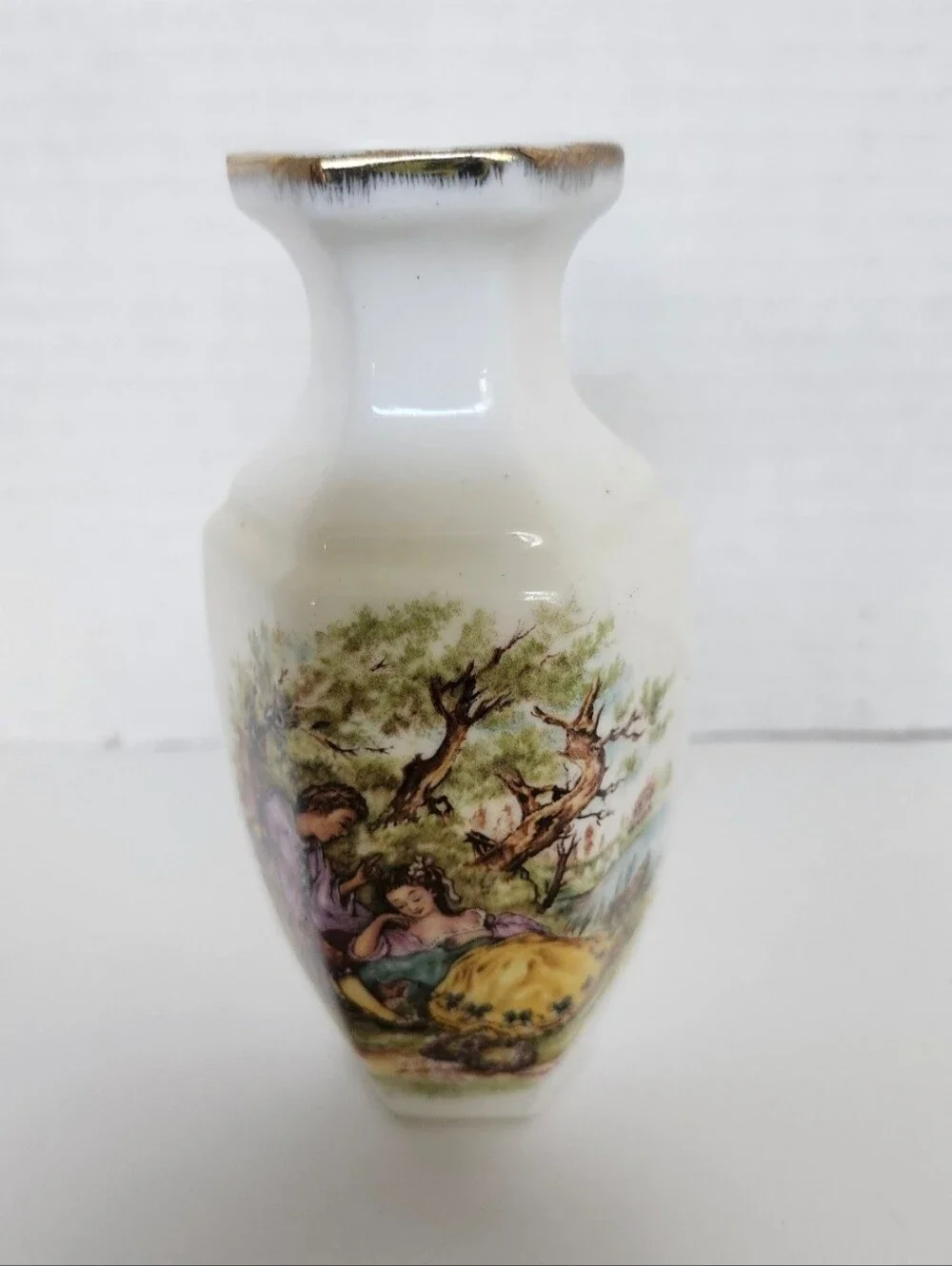 VINTAGE Bud Delicate White Ceramic Decorative Vase with Romantic Scene